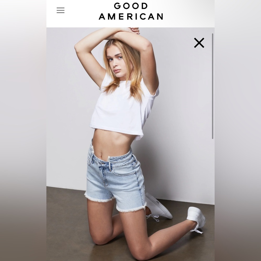 Good American Good Vintage Short Double WB - Light Wash, Size 8